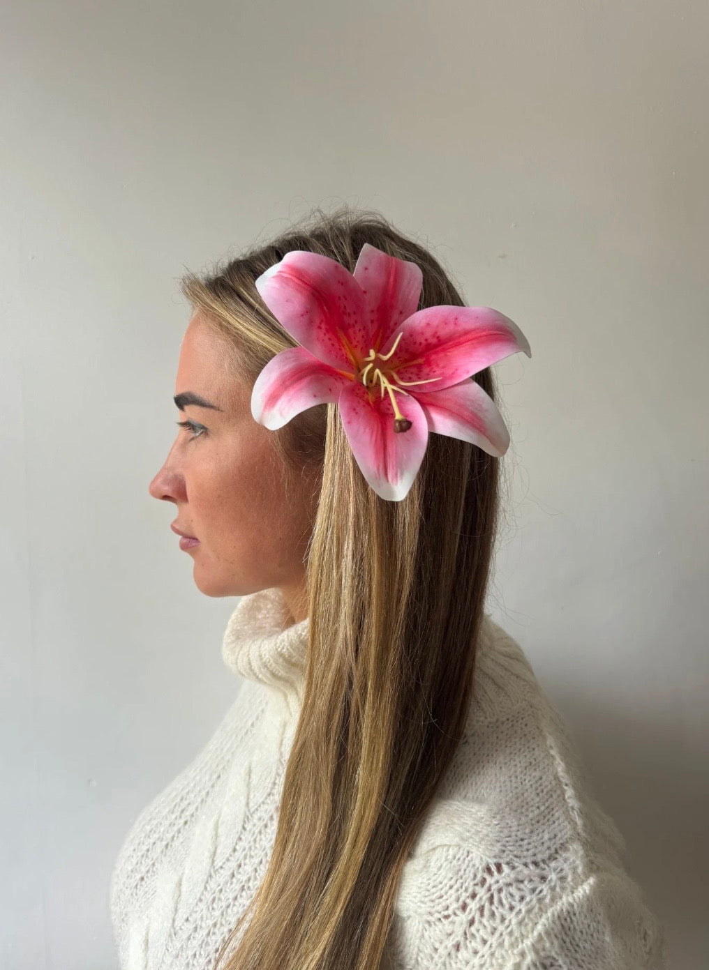 Stargazer lily clip