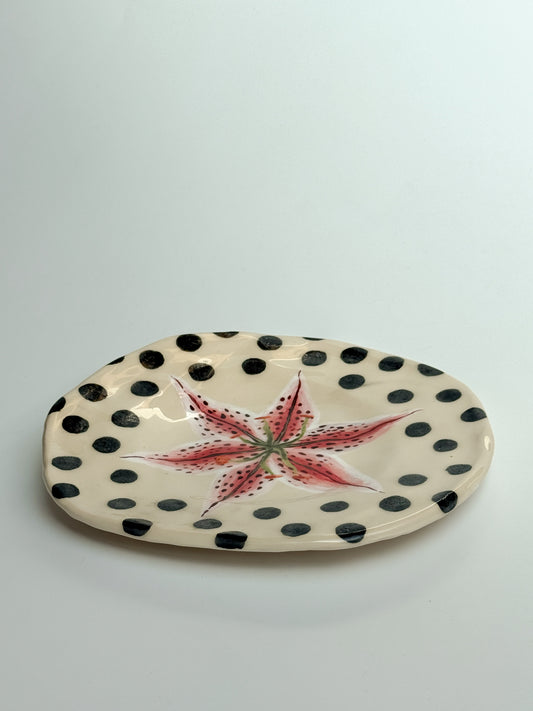 Madonna Lily Polka plate