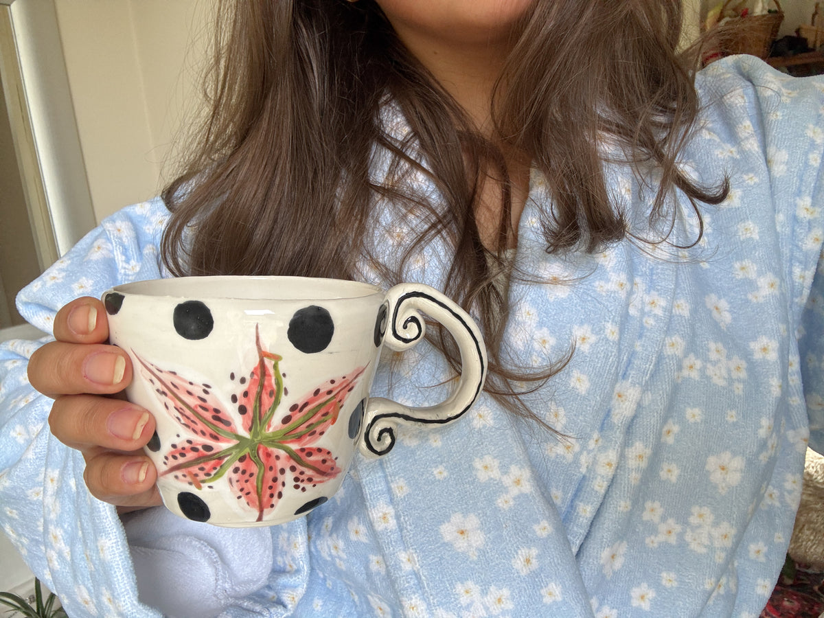 Madonna lily polka mug