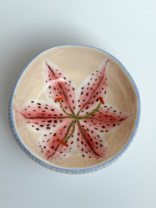 Madonna lily bowl