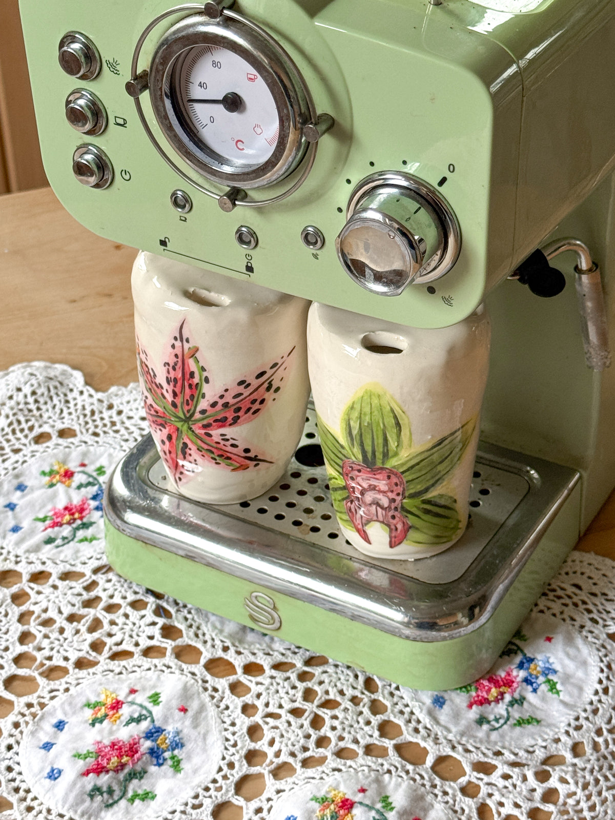 Stargazer lily travel mug