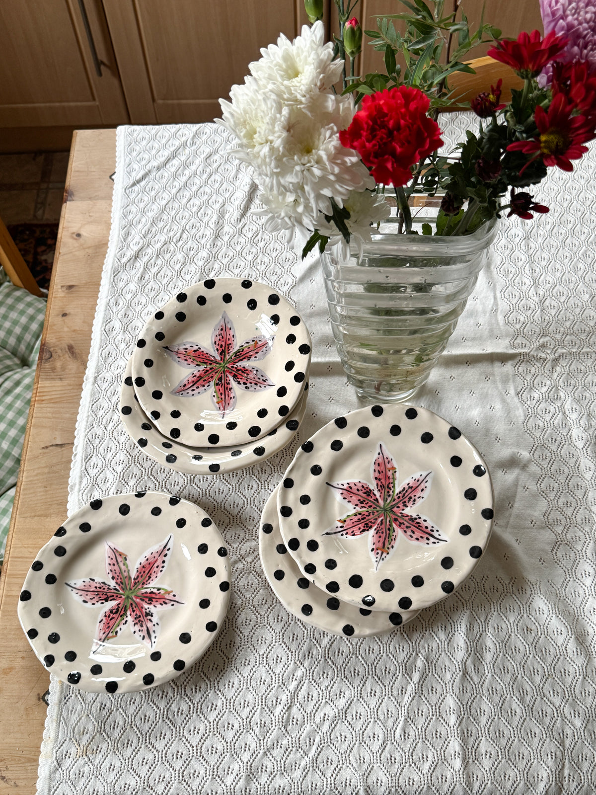 Madonna Lily Polka plate