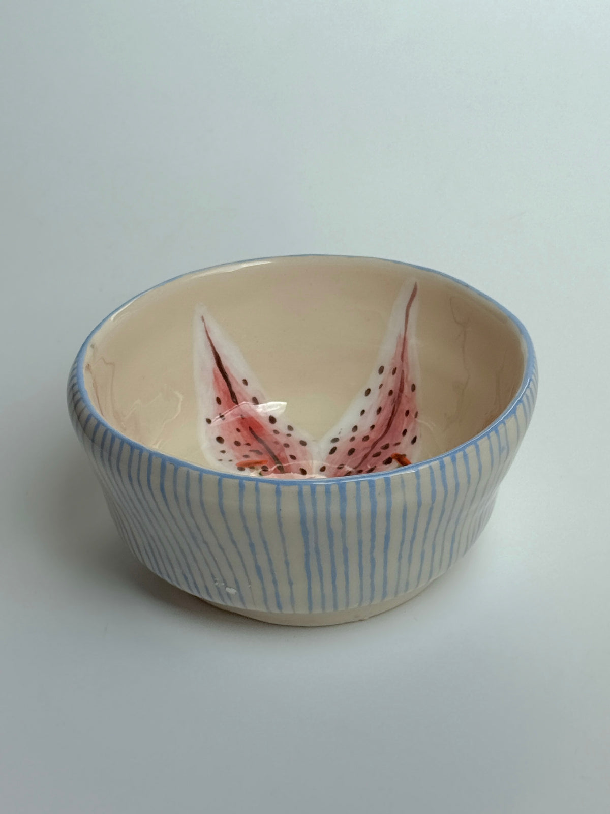 Madonna lily bowl